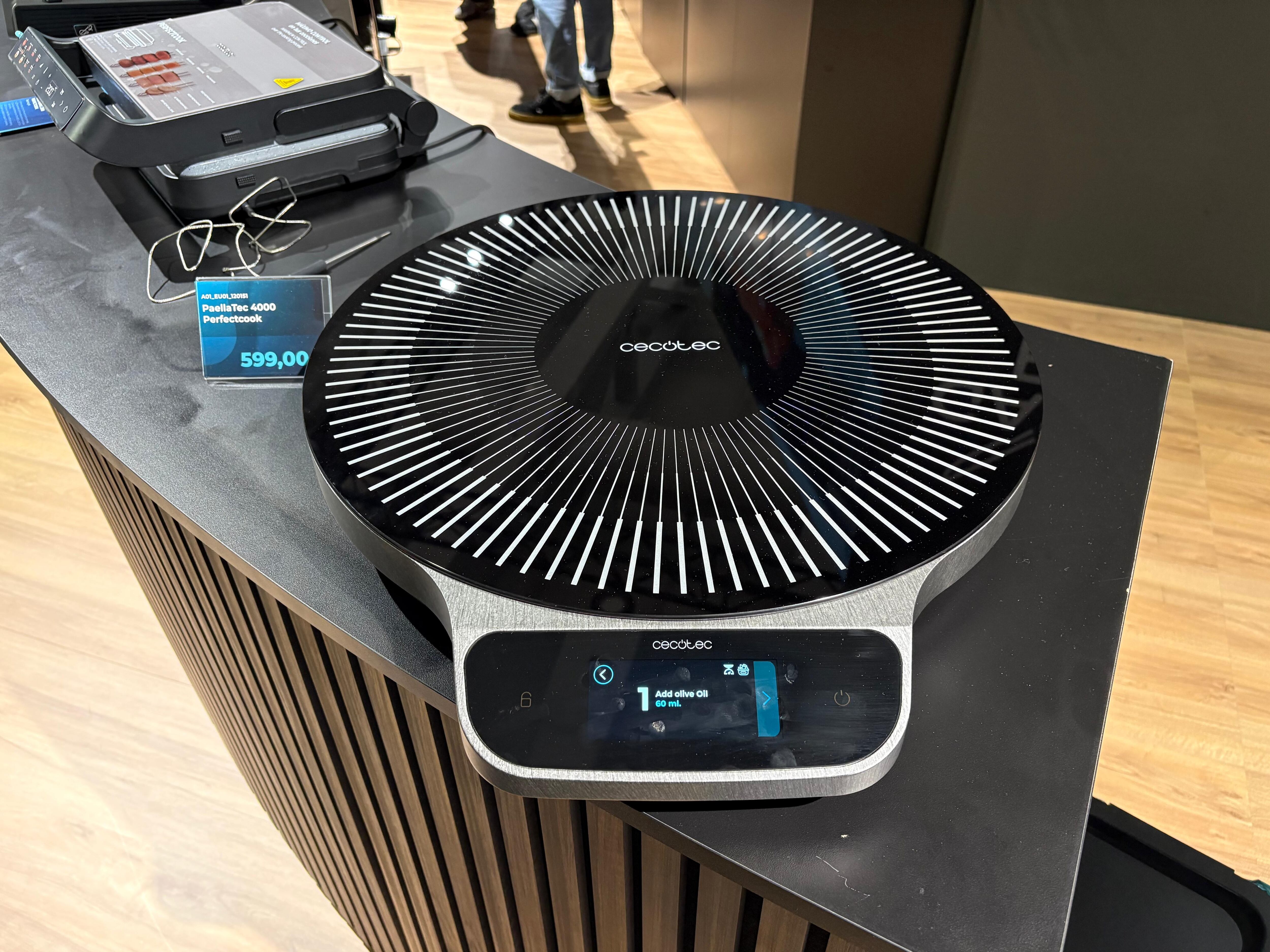 La paellera de Cecotec en la IFA.