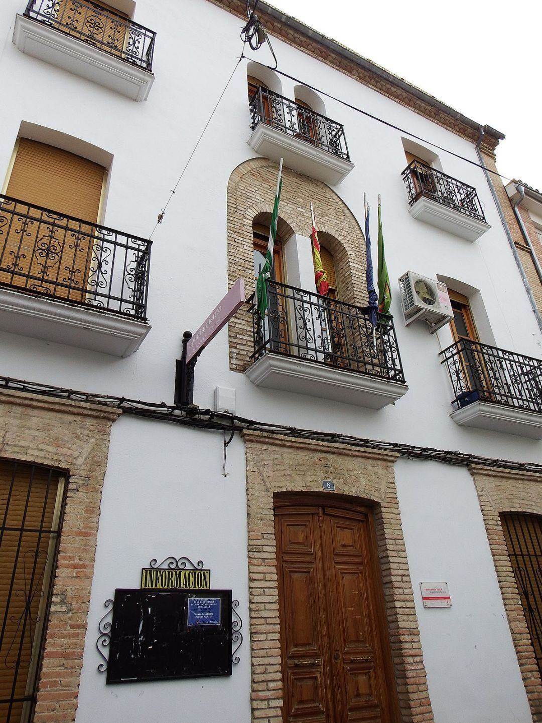 Fachada del ayuntamiento de Chiluévar