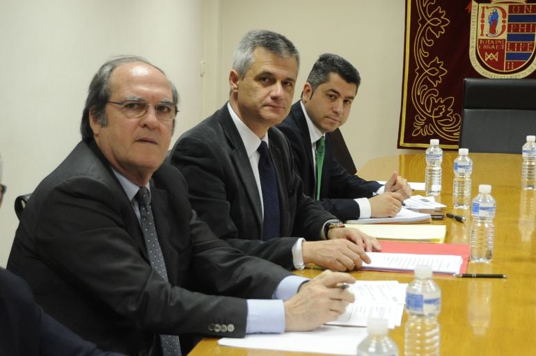 Ángel Gabilondo, portavoz del PSOE en la Asamblea de Madrid, junto con David Lucas, alcalde de Móstoles.