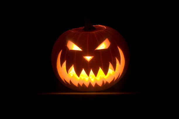 El origen de tallar calabazas reside en el viejo relato popular irlandés de Jack-o&#039;-lantern