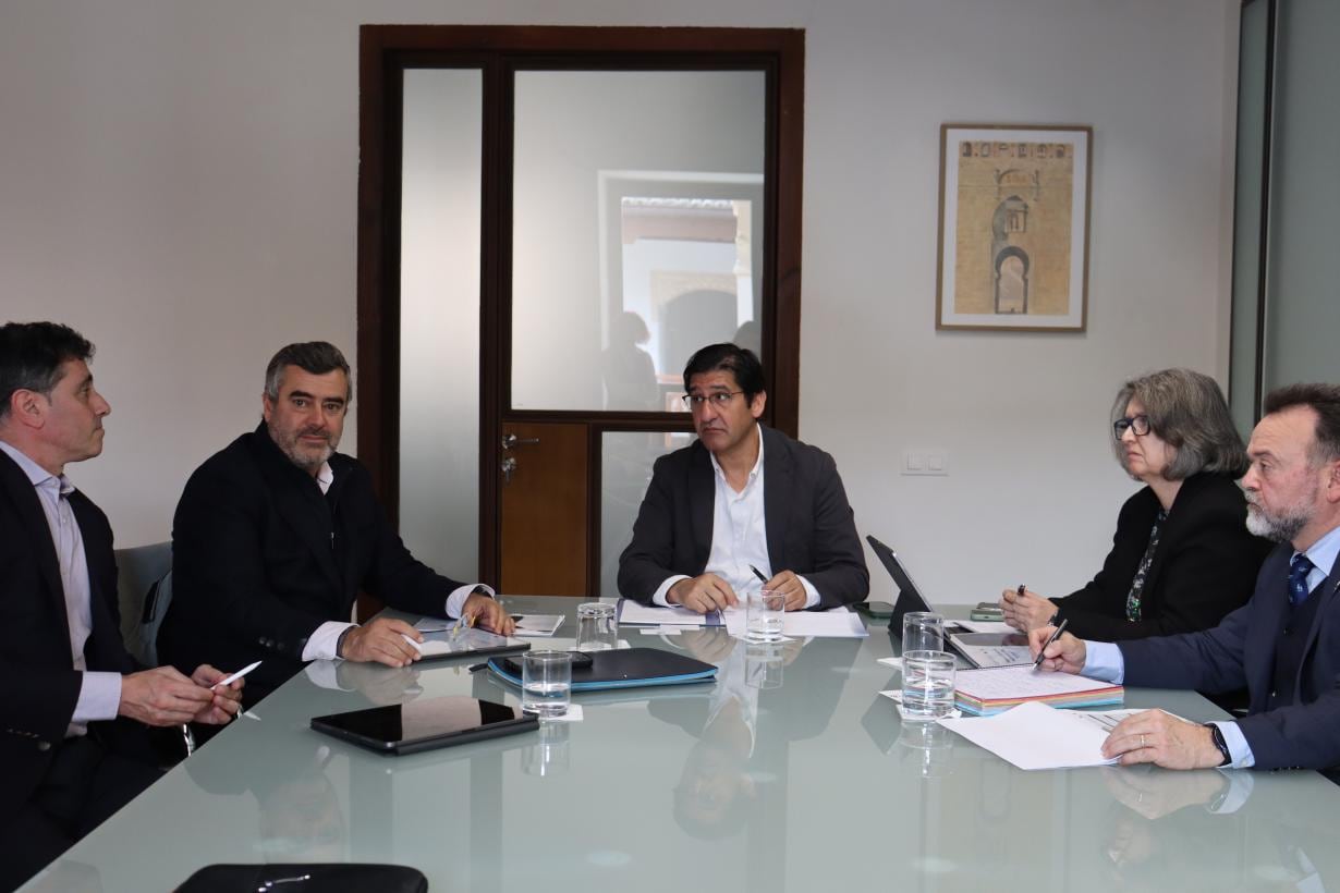 Reunión entre representantes del proyecto minero y el gobierno regional