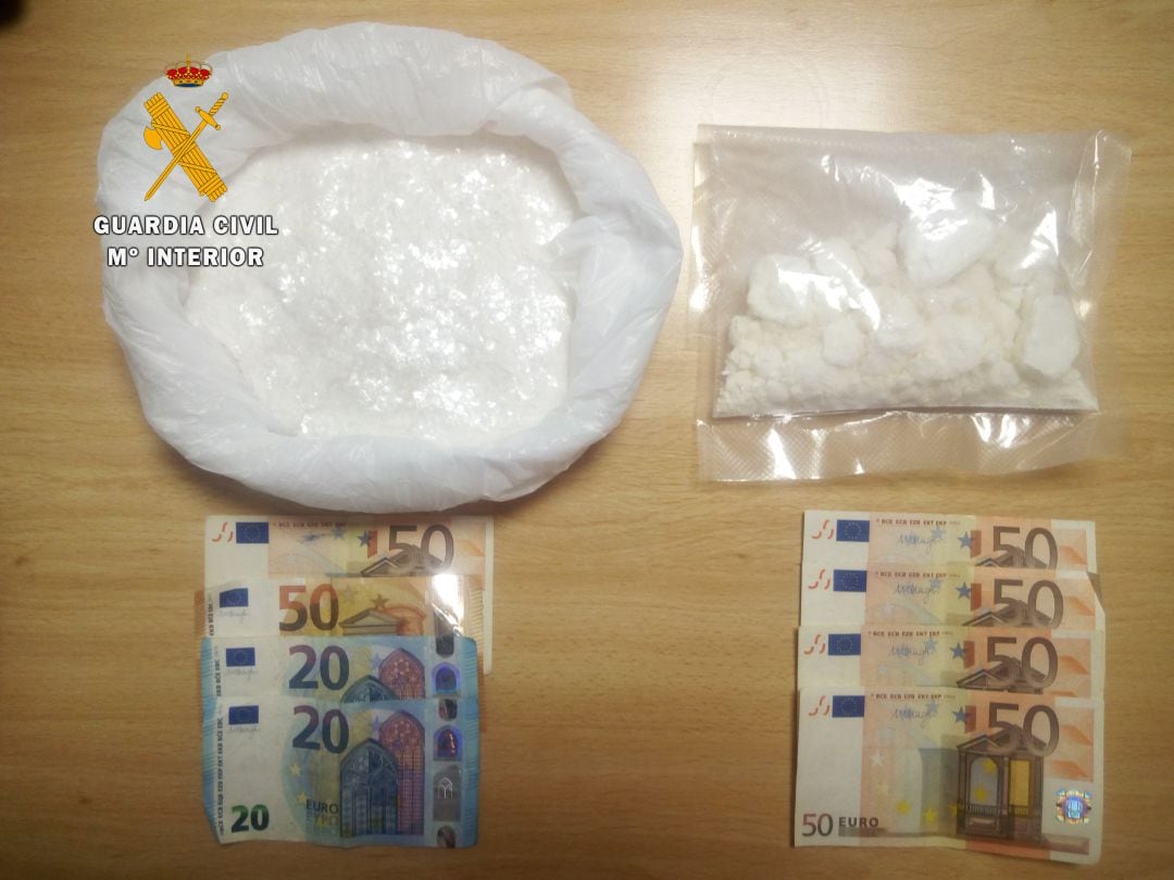 La Guardia Civil aprehendió 150 gramos de cocaína, medio kilogramo de sustancia de corte y 340 euros en efectivo.