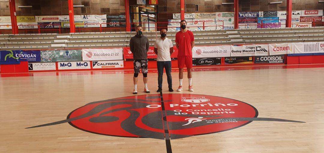 Alberto Abalde nas instalacións do Polideportivo Municipal do Porriño