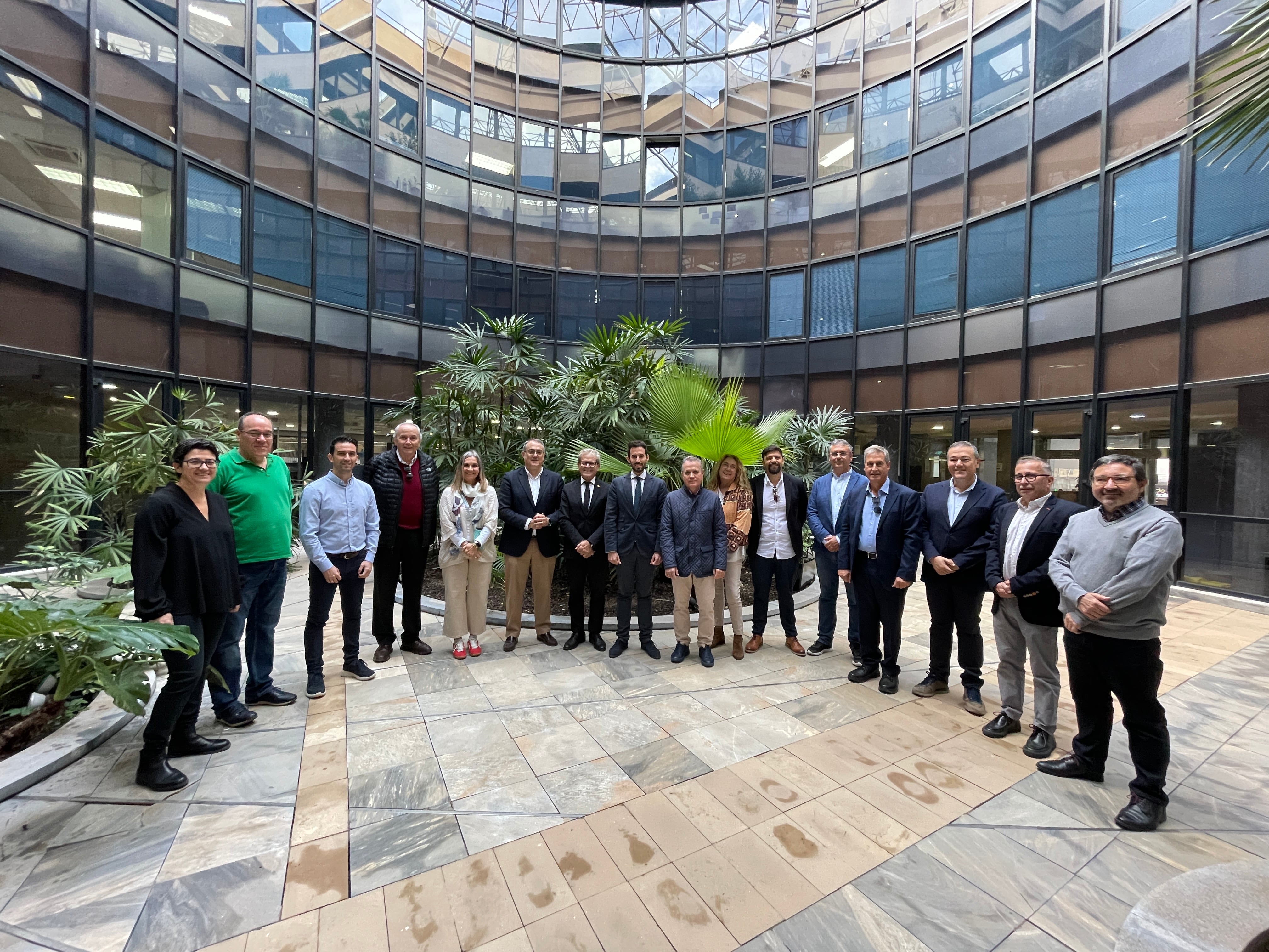 El secretario general de la Consejería de Fomento e Infraestructuras, José Francisco Lajara, con el resto de miembros del Jurado de los X Premios de Calidad en la Edificación.