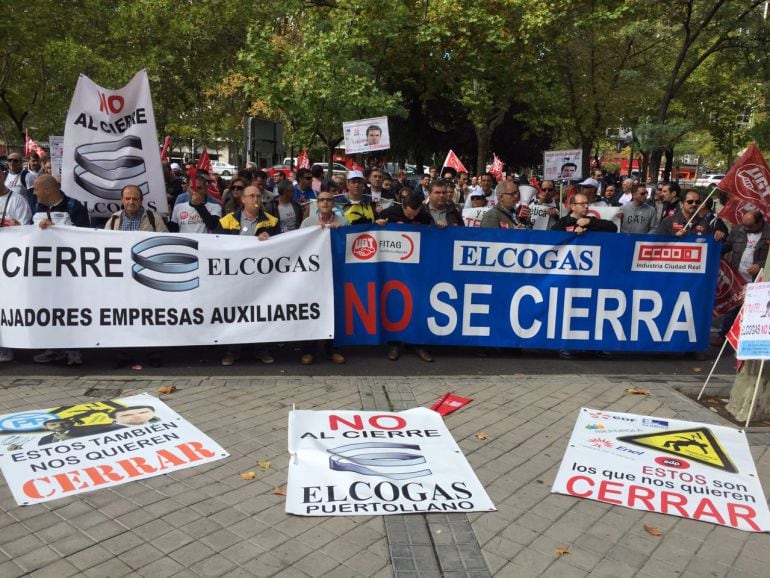 Concentración a las puertas del Ministerio de Industria