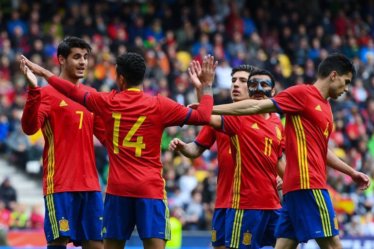 Los jugadores de la selección española celebran uno de los tantos que consiguieron en la goleada ante Corea del Sur.