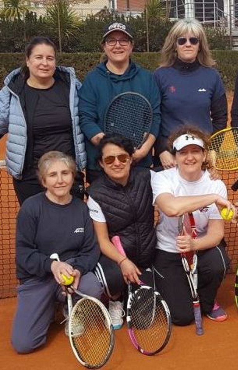 Las veteranas +40 del Club de Campo de Elda siguen logrando éxitos