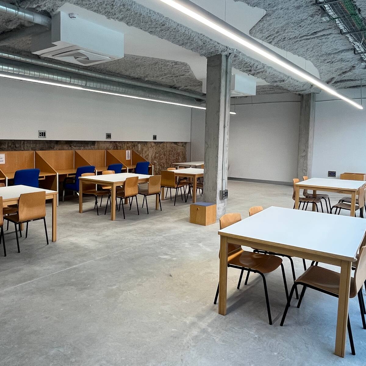 El edificio ‘Plazas de la Cultura’ de Paracuellos de Jarama se va dotando de actividad y servicios