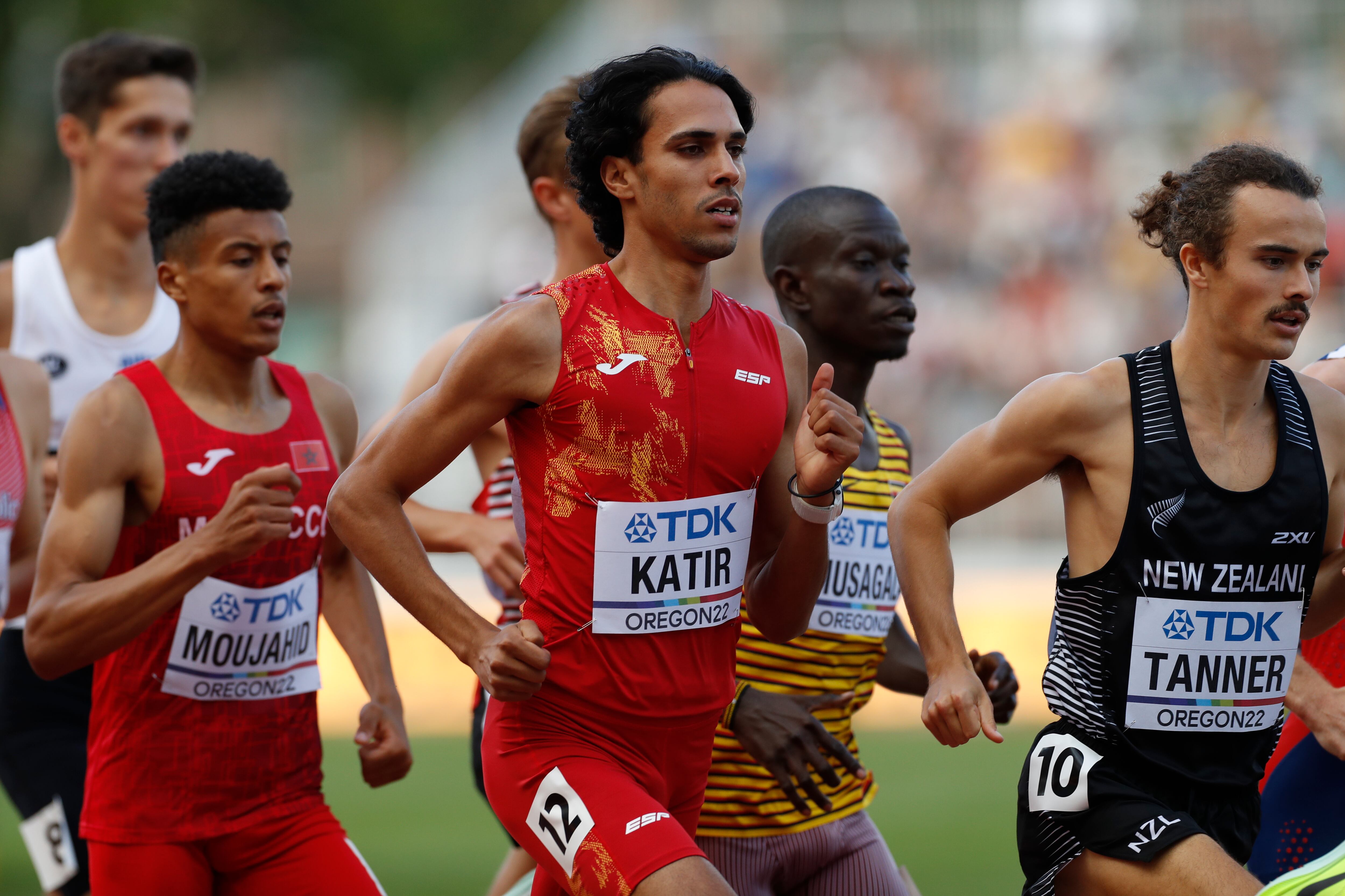 AMDEP3500. EUGENE (ESTADOS UNIDOS), 16/07/2022.- El español Mohamed Katir (c) compite hoy, en la tercera serie de 1500m masculino en los Campeonatos del Mundo de atletismo en el estadio Hayward Field en Eugene (Estados Unidos). EFE/ Alberto Estevez
