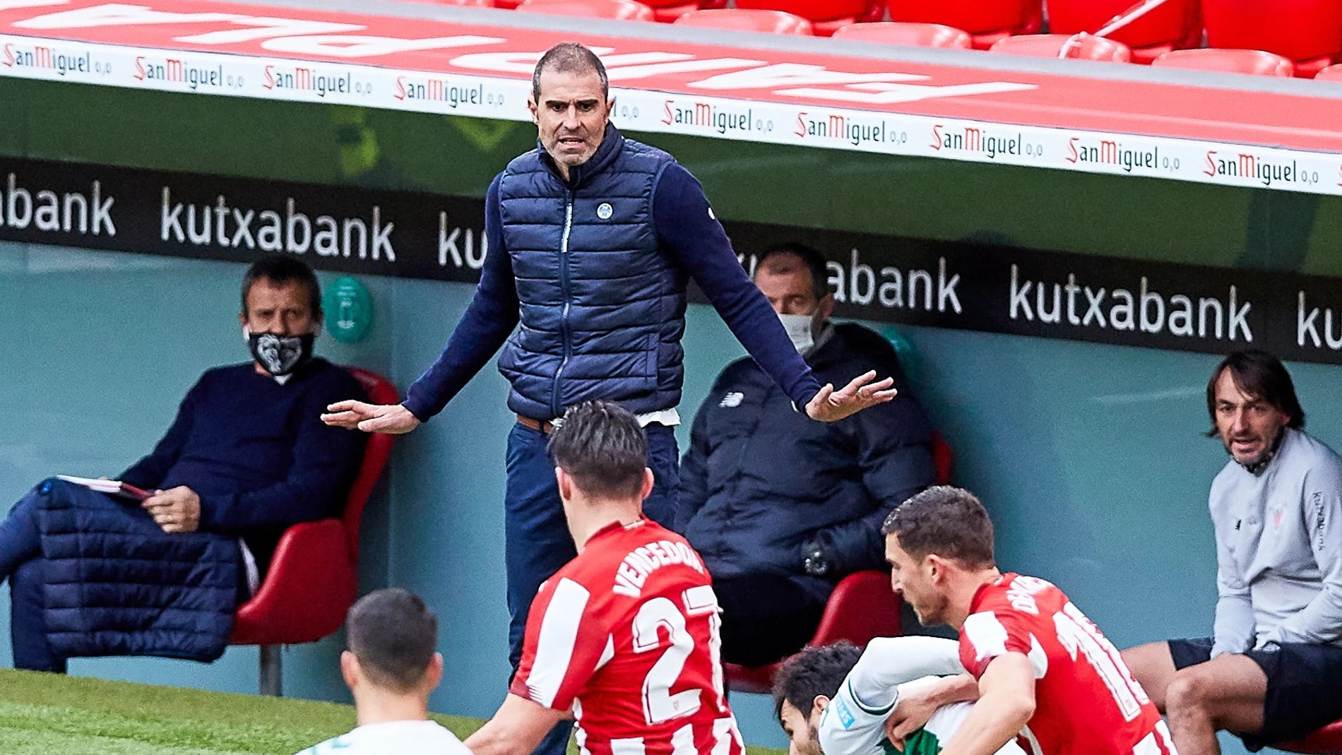 Gaizka Garitano en su último partido con el Athletic Club en San Mamés.