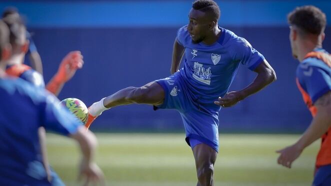 El centrocampista Lago Junior, duda para el partido del domingo ante el Lugo