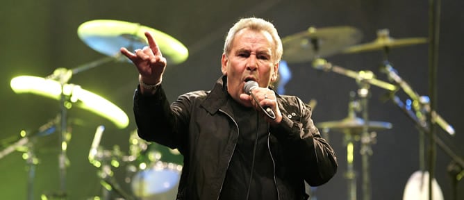 El vocalista de la banda de rock británica The Troggs, Reg Presley, durante su actuación en 2009 en el Festival Leyendas del Rock que se llevó a cabo en Strzelinko, cerca a Ustka (Polonia)