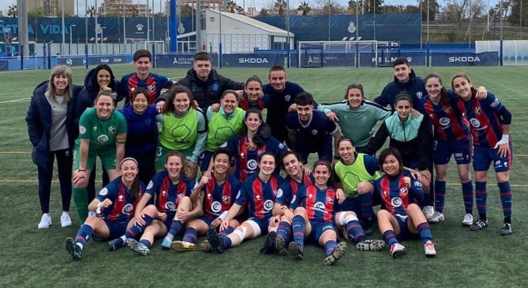 La SD Huesca celebra la victoria ante el Espanyol B