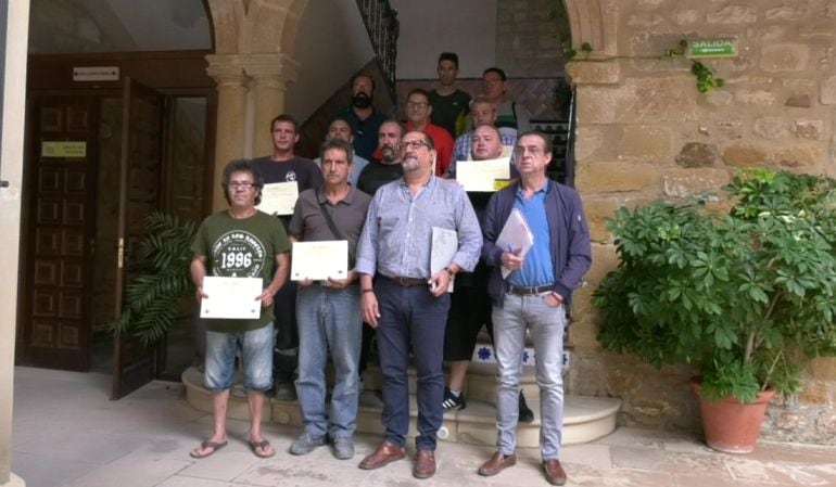 El edil de Empleo y Formación junto a los participantes en uno de los cursos en Úbeda.