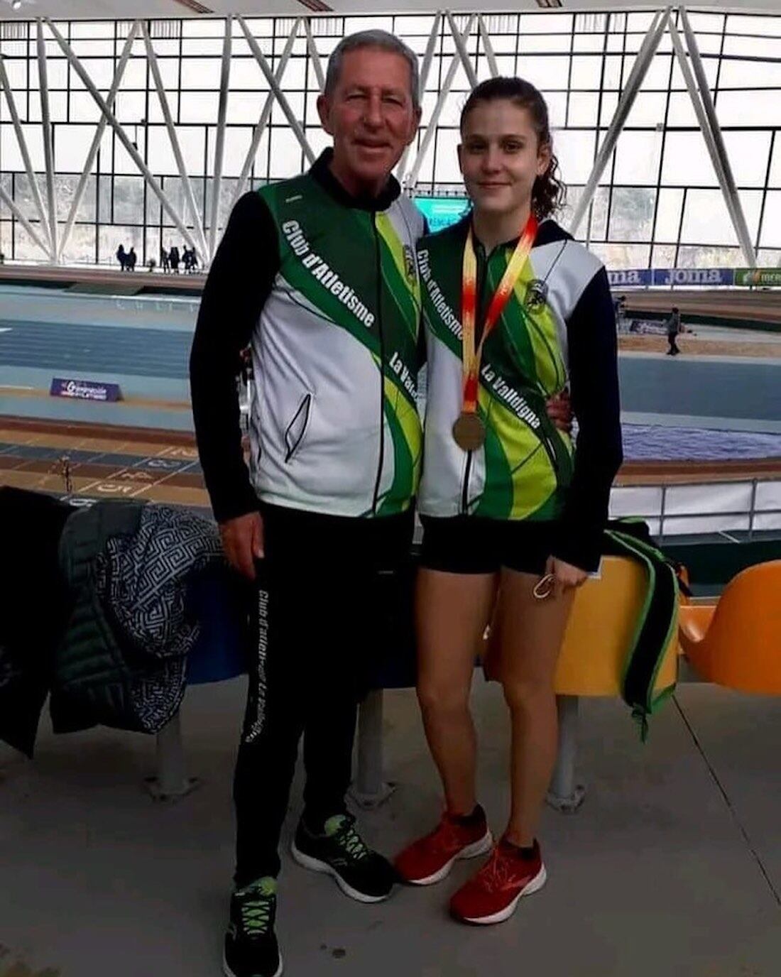 Mara Rolli junto a su entrenador Vicente Emilio Andrés