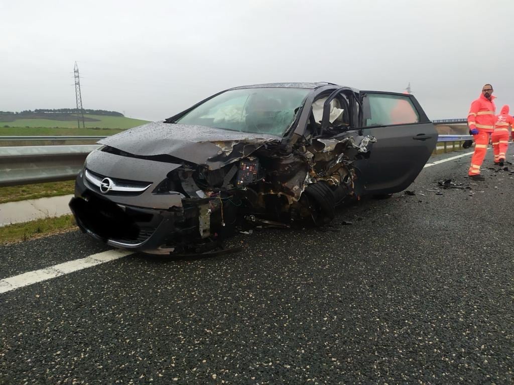 Tres heridos en una colisión frontal en la A-67 en Herrera de Pisuerga (Palencia)