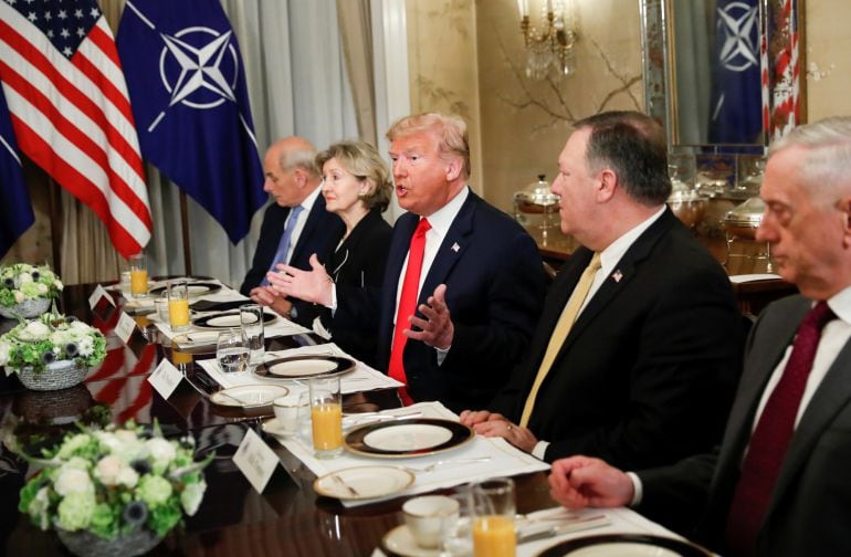 El presidente de EEUU, Donald Trump, durante la reunión con el secretario general de la OTAN, Jens Stoltenberg.