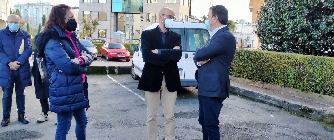 El presidente de la Diputación, Valentín González Formoso, visita la sede de UTACA, la única Unidad de Tratamiento de alcohol y conductas adictivas del área de A Coruña