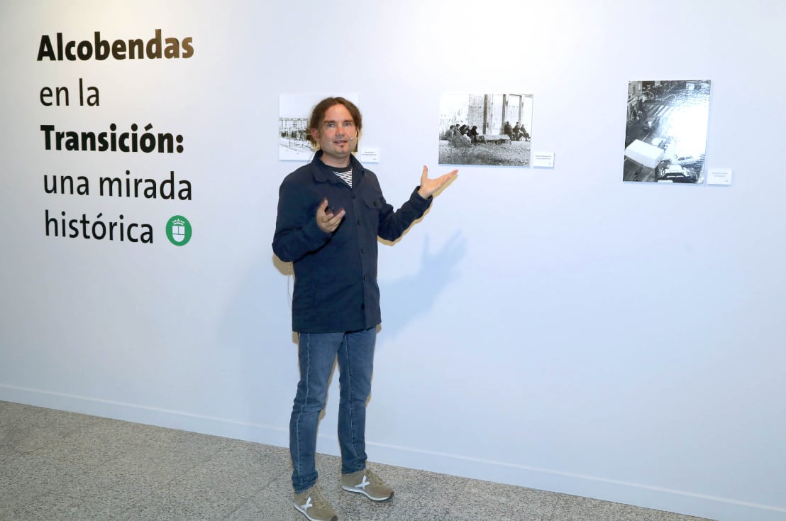 Eduardo Andradas, portavoz de Podemos Alcobendas, en la presentación de “Alcobendas en la Transición. Una mirada histórica”