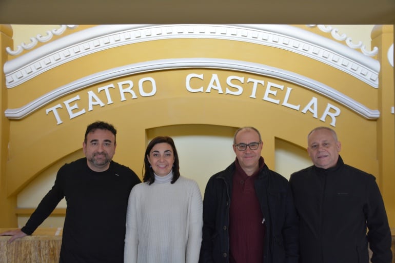 La edil de Cultura, Nieves López, el Presidente de la Orquesta, Rafael Rico, el Director de la Orquesta, Octavio Peidró y Juan Vera, programador del Teatro Castelar, durante la presentación del Concierto.