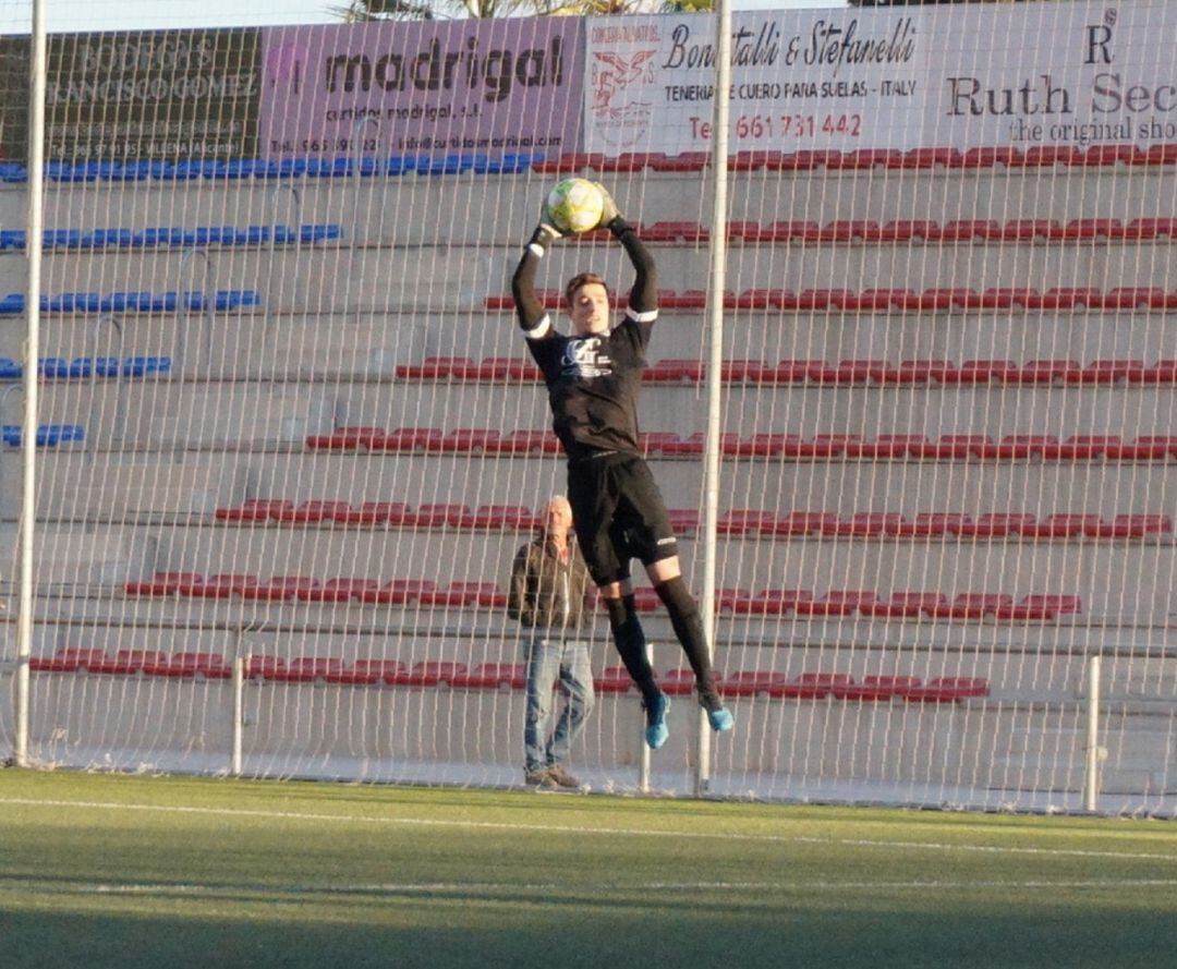 Carles Fluixà luchará por defender la portería del Eldense una temporada más