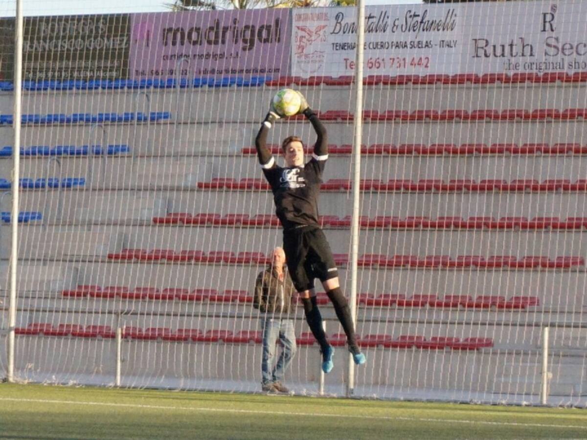 El Eldense renueva a Carles Fluixà y confirma una portería de lujo