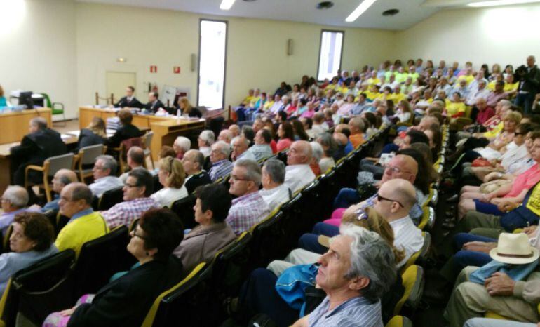 Preferentistas en el salón de actos de los juzgados de Madrid