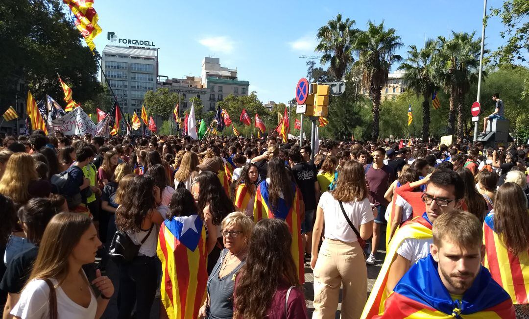 La manifestació d'estudiants a la Plaça Universitat de Barcelona