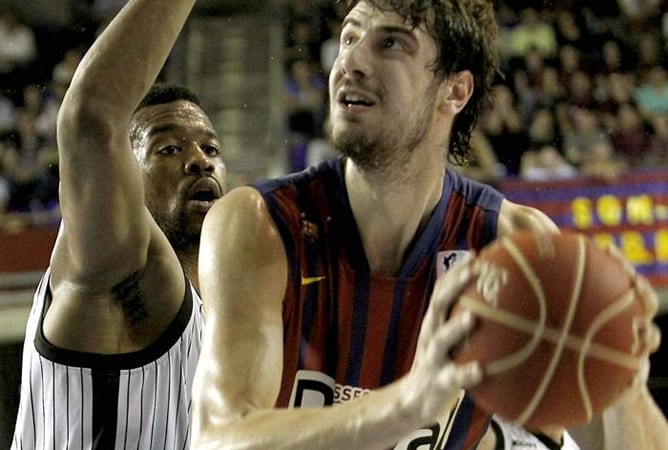 El pívot croata del F.C. Barcelona Ante Tomic, durante el primer partido del &#039;play-off&#039; de cuartos de final de la Liga Endesa que su equipo ha jugado ante Bilbao Basket.