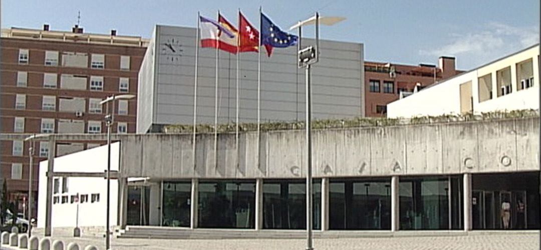 Fachada del edificio consistorial de Tres Cantos