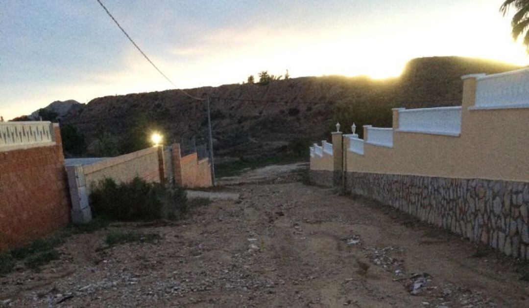 Imagen de archivo de una calle de El Moralet sin asfaltar