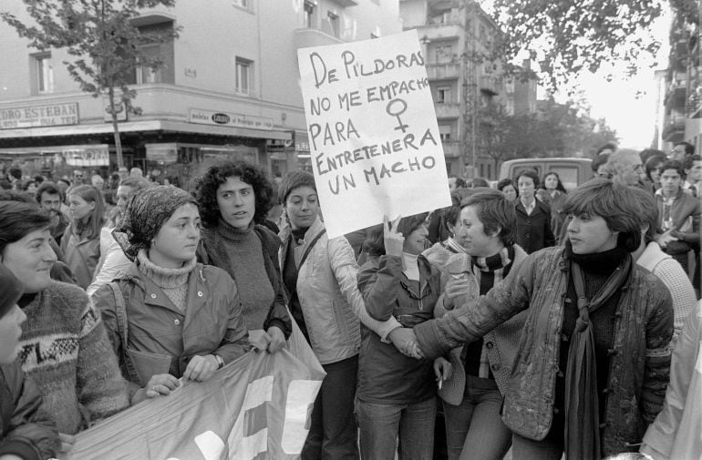 Unas seis mil personas participaron en 1978 en una manifestación autorizada a favor del aborto y de la planificación familiar 