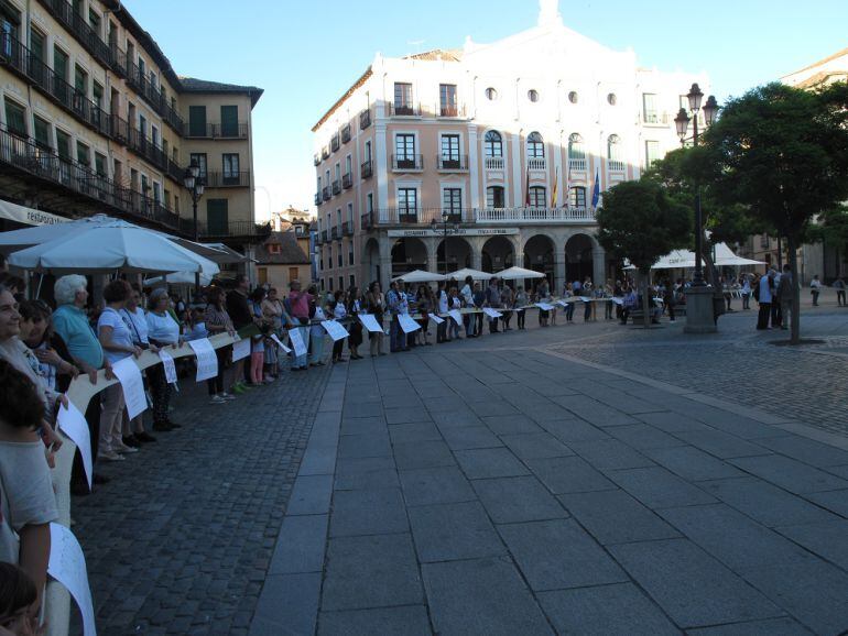 Cadena humana convocada por la Plataforma Stop 5G