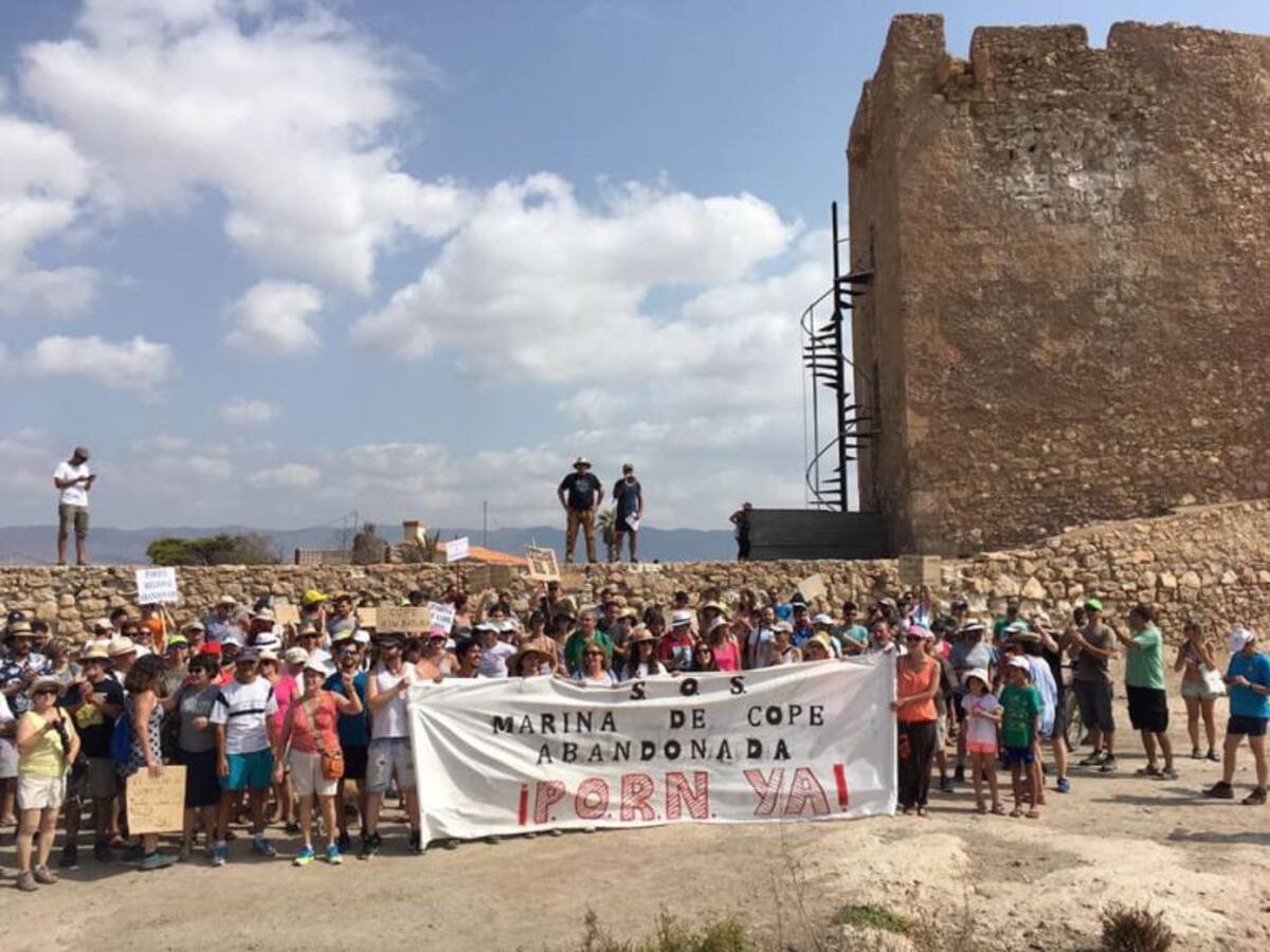 Reclaman más protección en Marina de Cope frente a la agricultura intensiva y el turismo