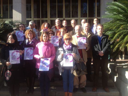 Concentración a las puertas del Ayuntamiento.