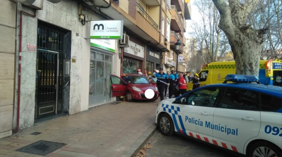 El accidente ha obligado a intervenir a los bomberos
