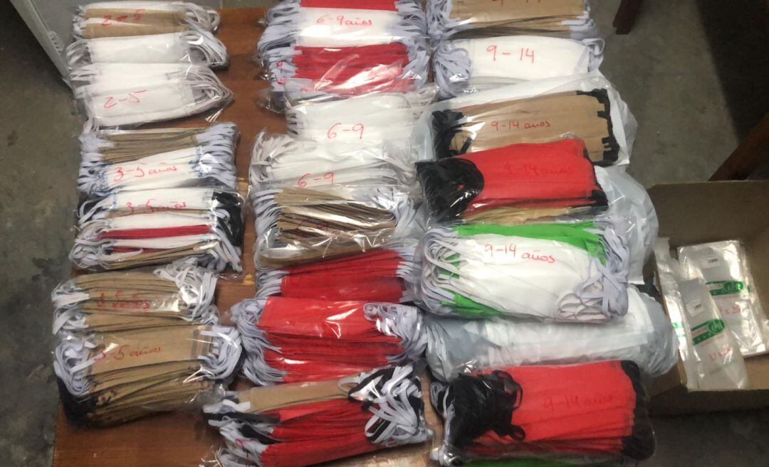 Mascarillas artesanales elaboradas por personas voluntarias de Linares.