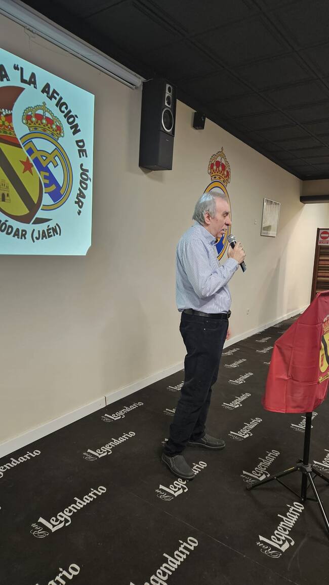 Momento de la intervención del presidente de la Peña Madridista 'La Afición de Jódar'