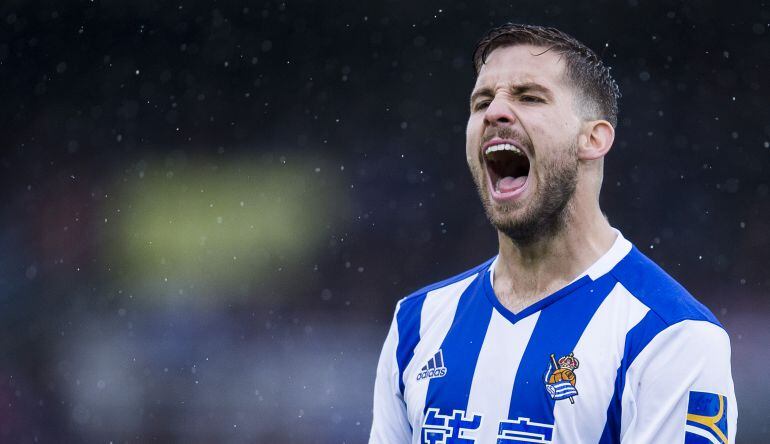 Íñigo Martínez celebra un tanto de la Real Sociedad este año