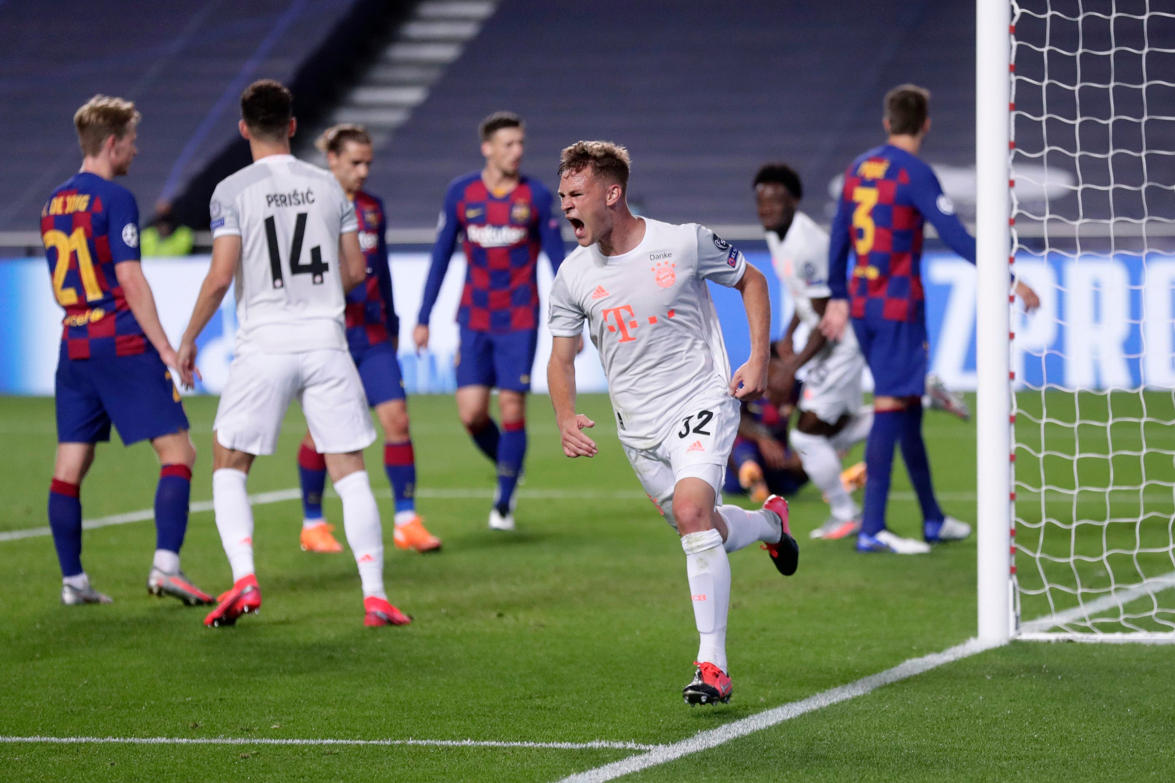 Joshua Kimmich celebra un gol en la goleada del Bayern al Barça en 2020