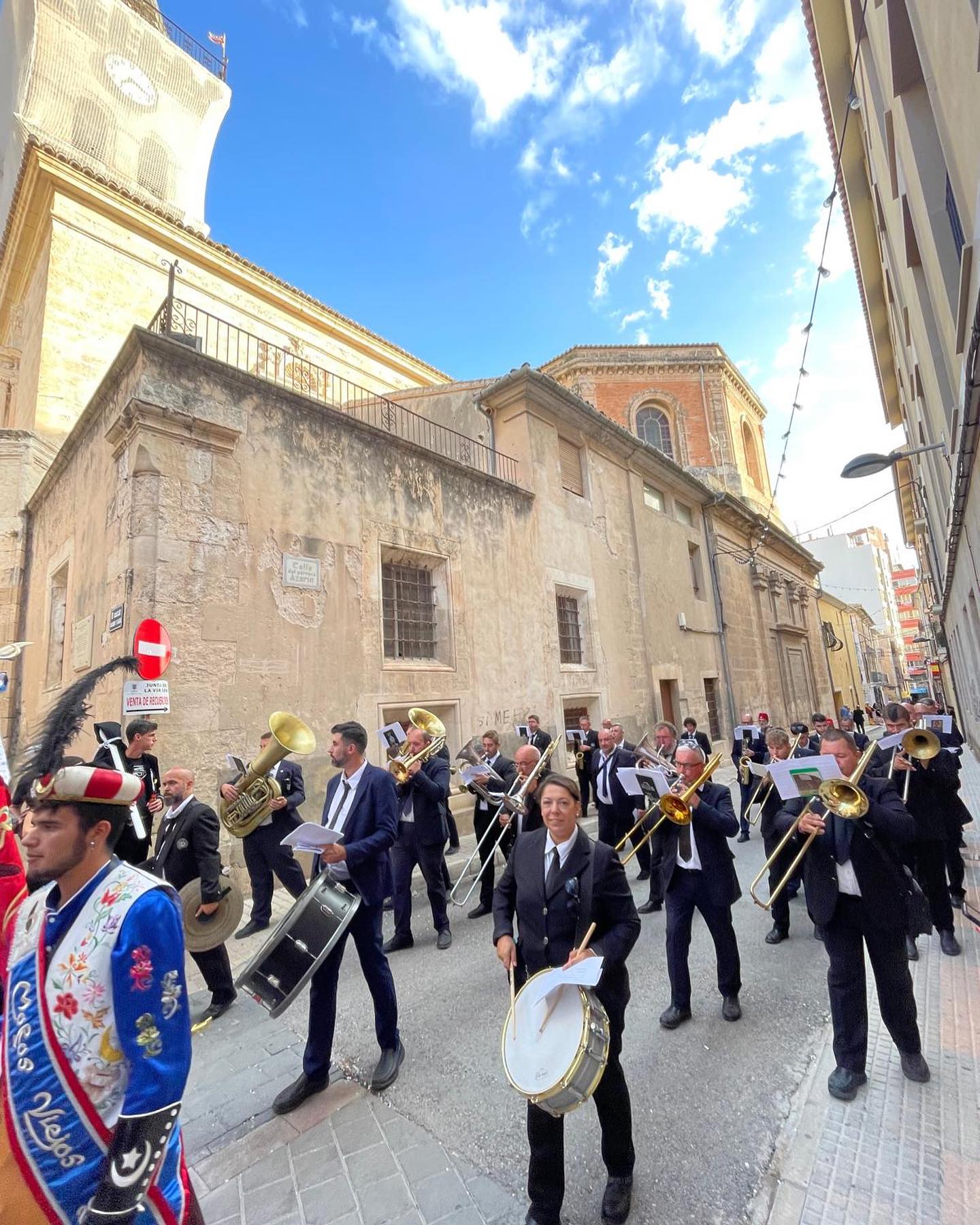 Banda La Lira, con los Moros Viejos en Villena