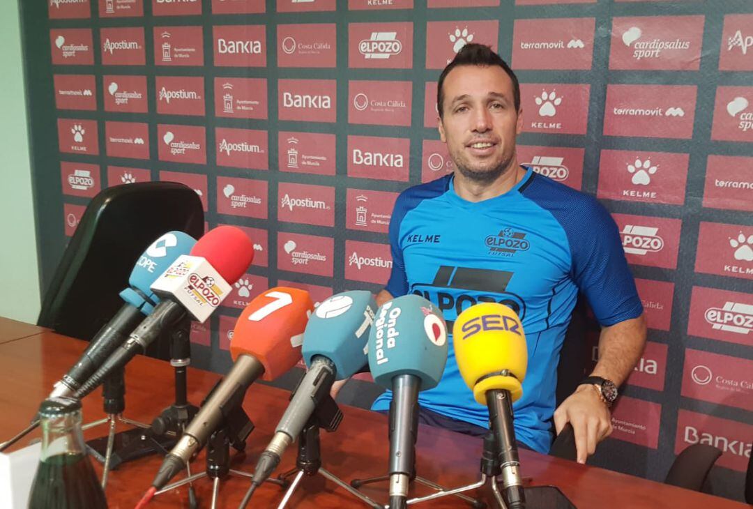 Diego Giustozzi en rueda de prensa