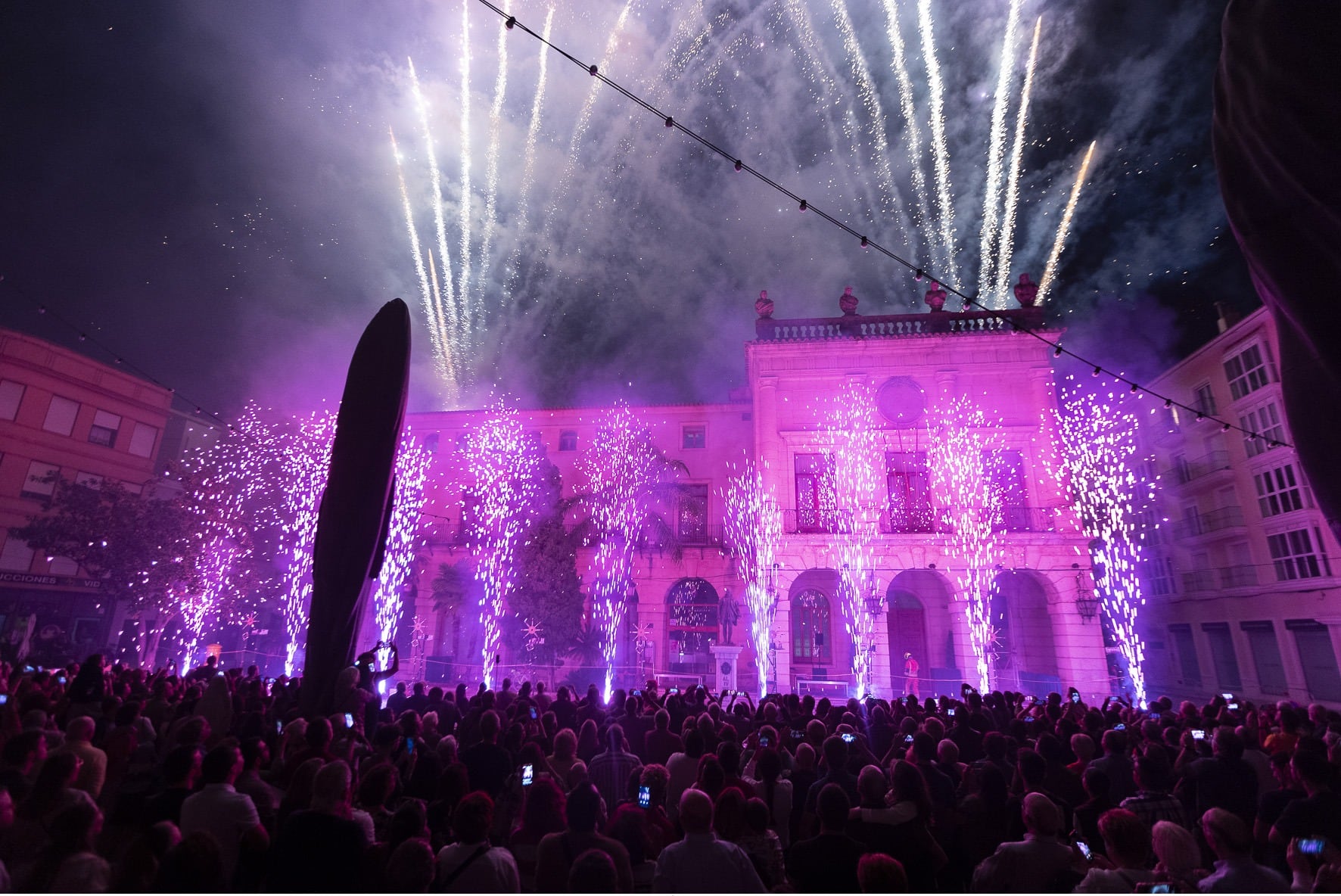 Castillo piromusical de la pirotecnia Ricasa que puso el punto y final a la Fira i Festes de Gandia.