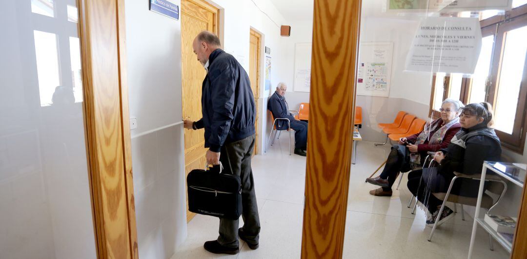 Desde julio los consultorios locales sólo atenderán con cita previa