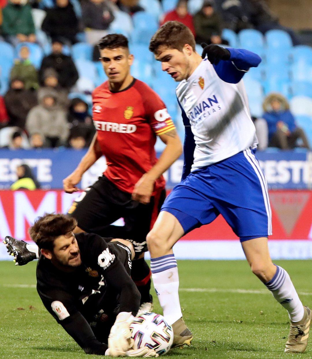 Alberto Soro anota el tercer gol del Real Zaragoza.