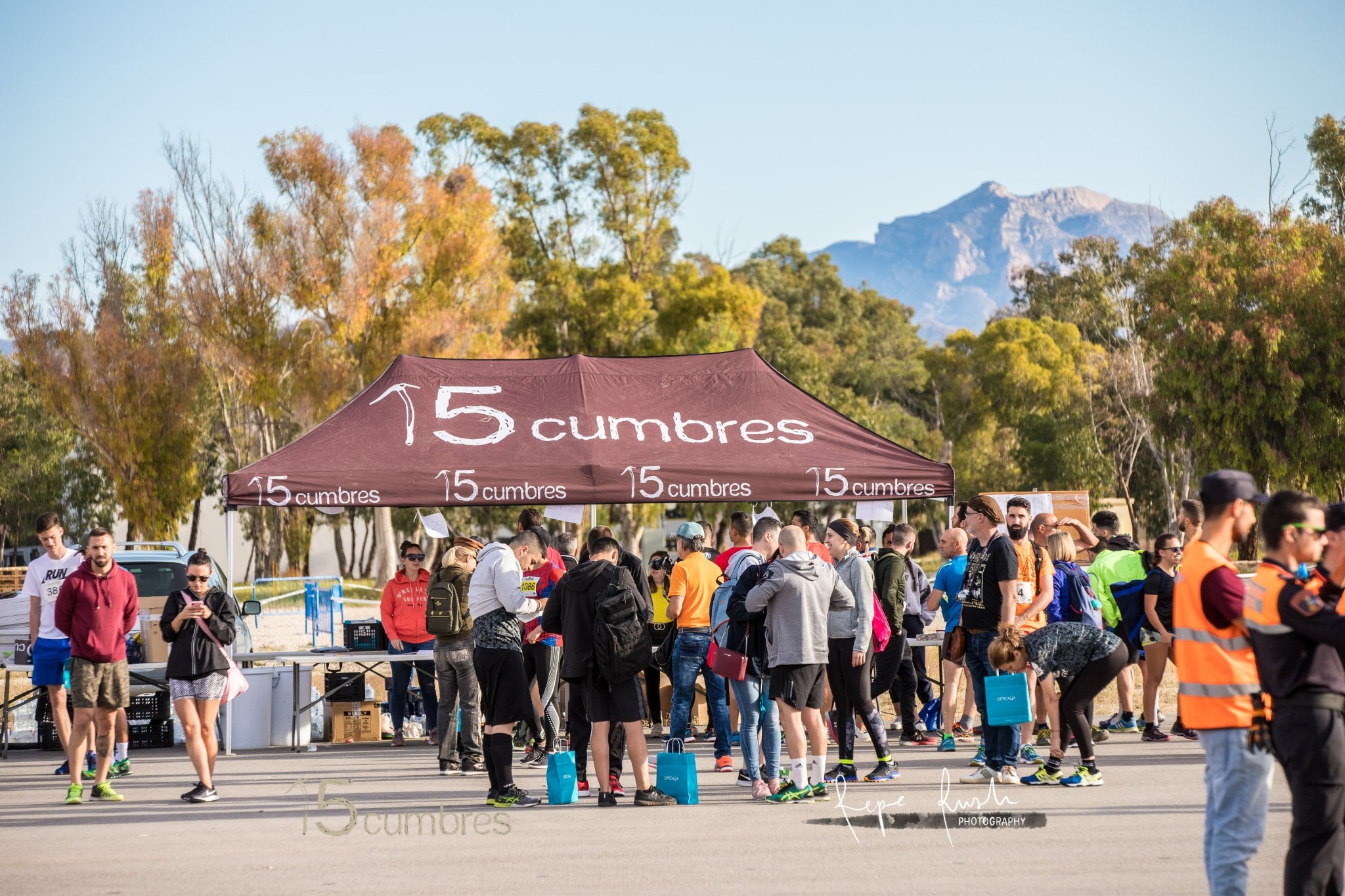 Participantes en la Carrera Popular Guerrillera organizada por 15 Cumbres