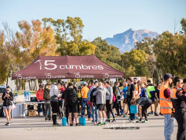 Participantes en la Carrera Popular Guerrillera organizada por 15 Cumbres