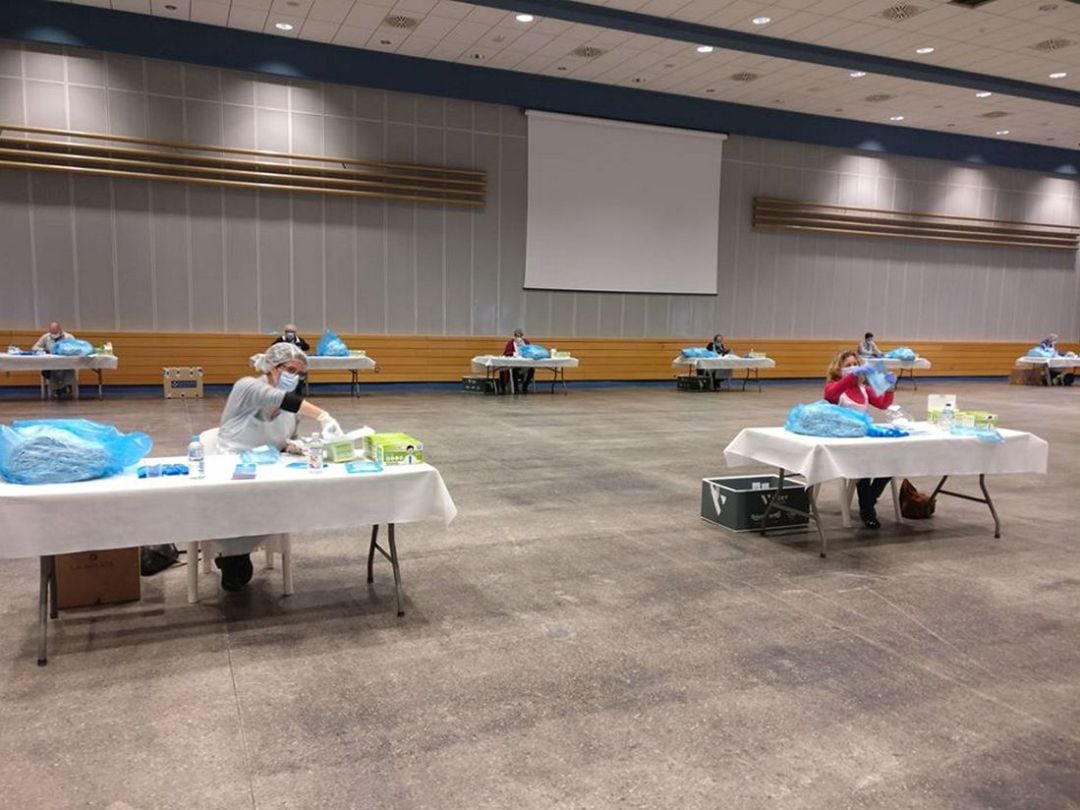 Reparto de mascarillas para los vecinos 