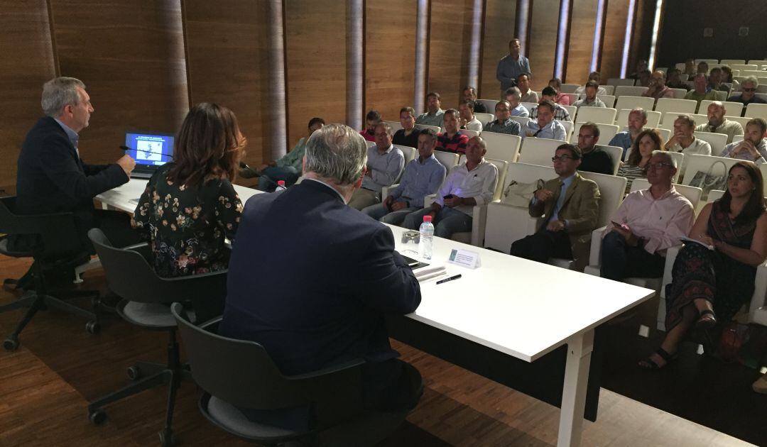 Junta y Ayuntamientos se han visto las caras para tratar las viviendas ilegales en los municipios