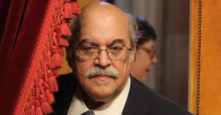 GRA278. BARCELONA, 21/07/2015.- El conseller de Economía de la Generalitat, Andreu Mas Colell, a su llegada al pleno del Parlament que acoge hoy el debate y votación final del dictamen con las conclusiones de la comisión de investigación sobre el fraude y la evasión fiscal y las prácticas de corrupción política del Parlament, que analiza los negocios y el origen de la fortuna de la familia del expresidente Pujol. EFE/Toni Garriga